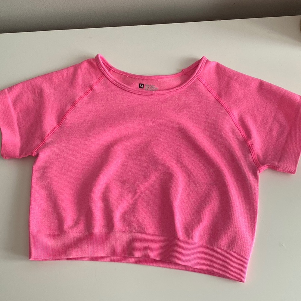 pink workout top
